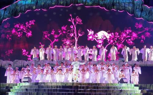 Chương trình nghệ thuật khai mạc Lễ hội mang chủ đề “Quảng Bình - Bí ẩn bất tận”. Ảnh: Võ Dung - TTXVN Chương trình nghệ thuật khai mạc Lễ hội mang chủ đề “Quảng Bình - Bí ẩn bất tận”. Ảnh: Võ Dung - TTXVN