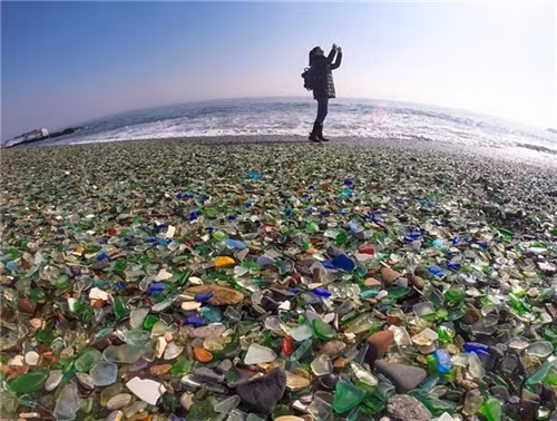 Bãi biển thủy tinh nổi tiếng thế giới trước nguy cơ biến mất vĩnh viễn ảnh 3