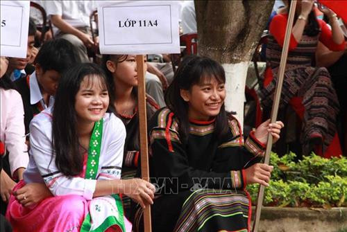 Học sinh Trường Phổ thông Dân tộc nội trú Nơ Trang Lơng, thành phố Buôn Ma Thuột (Đắk Lắk) dự Lễ khai giảng năm học 2018-2019. Ảnh: Phạm Cường-TTXVN Học sinh Trường Phổ thông Dân tộc nội trú Nơ Trang Lơng, thành phố Buôn Ma Thuột (Đắk Lắk) dự Lễ khai giảng năm học 2018-2019. Ảnh: Phạm Cường-TTXVN