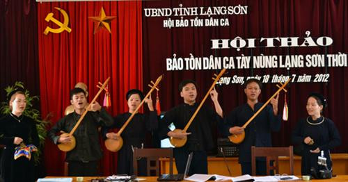 Hát then tại Hội thảo bảo tồn dân ca Tày Nùng năm 2012. Ảnh: Nguồn baolangson.vn Hát then tại Hội thảo bảo tồn dân ca Tày Nùng năm 2012. Ảnh: Nguồn baolangson.vn