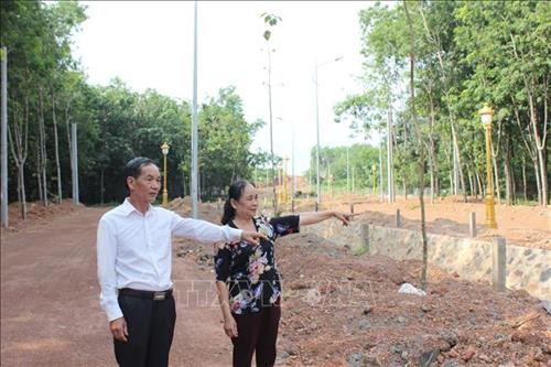 Nơi ông Phùng Tiến Quang hiến đất làm công trình phúc lợi. Ảnh: K GỬIH -TTXVN Nơi ông Phùng Tiến Quang hiến đất làm công trình phúc lợi. Ảnh: K GỬIH -TTXVN