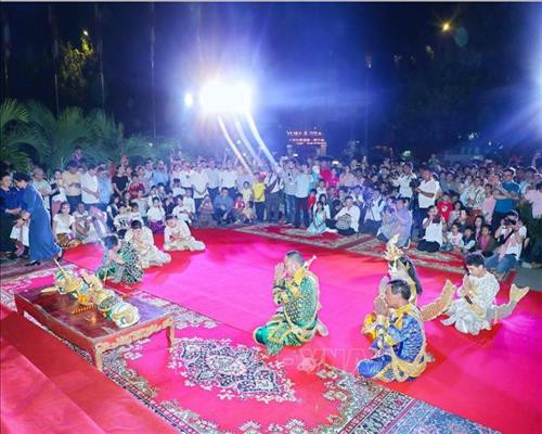 Loại hình múa nghệ thuật Lakhon Khoal của Campuchia. Ảnh: Pv TTXVN tại Campuchia Loại hình múa nghệ thuật Lakhon Khoal của Campuchia. Ảnh: Pv TTXVN tại Campuchia