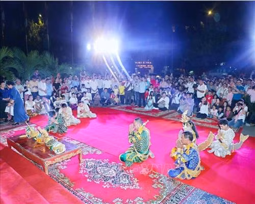 Loại hình múa nghệ thuật Lakhon Khoal của Campuchia. Ảnh: Pv TTXVN tại Campuchia