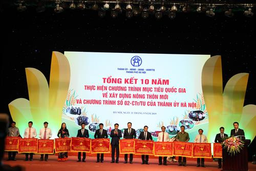 Thủ tướng Nguyễn Xuân Phúc: Tiếp tục xây dựng nông thôn Hà Nội xanh, đẹp, là một miền quê đáng sống ảnh 9