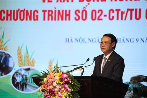 Tại Hội nghị, ông Nguyễn Ngọc Thuần, Phó Chủ tịch Ủy ban Nhân dân huyện Gia Lâm - một trong 6 huyện nông thôn mới của Hà Nội phát biểu tham luận về "Xây dựng nông thôn mới gắn với đô thị hóa; Bảo tồn, phát huy các làng nghề truyền thống trên địa bàn huyện Gia Lâm và xây dựng làng văn hóa du lịch Bát Tràng gắn với phát triển sản phẩm OCOP (Mỗi xã một sản phẩm)". Bà Dương Thị Thu Huệ - Giám đốc Công ty TNHH xuất nhập khẩu KINOKO Thanh Cao ở xã Đốc Tín, huyện Mỹ Đức (Hà Nội) phát biểu tham luận về "Đầu tư ứng dụng công nghệ cao trong sản xuất nông nghiệp phục vụ xây dựng nông thôn mới". Ông Phạm Đình Thiện ở thôn 1, xã Lại Yên, huyện Hoài Đức (Hà Nội) phát biểu tham luận tại Hội nghị với chủ đề: "Phát huy vai trò người dân là chủ thể xây dựng nông thôn mới".