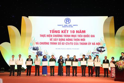 Thủ tướng Nguyễn Xuân Phúc: Tiếp tục xây dựng nông thôn Hà Nội xanh, đẹp, là một miền quê đáng sống ảnh 10