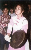 Cồng chiêng là nhạc cụ rất phổ biến ở Tây Nguyên và các tỉnh miền Trung. Nam nữ, người già, người trẻ Ra Glai đều say sưa chơi và thưởng thức tiếng cồng chiêng trong các đêm hội. Cồng chiêng là nhạc cụ rất phổ biến ở Tây Nguyên và các tỉnh miền Trung. Nam nữ, người già, người trẻ Ra Glai đều say sưa chơi và thưởng thức tiếng cồng chiêng trong các đêm hội.