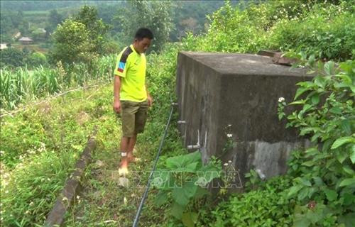 Các bể chứa nước đều bỏ hoang. Ảnh: Thanh Hải - TTXVN Các bể chứa nước đều bỏ hoang. Ảnh: Thanh Hải - TTXVN