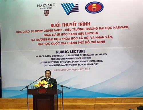 Phó giáo sư, Tiến sĩ Võ Văn Sen, Hiệu trưởng Trường Đại học Khoa học Xã hội và Nhân văn Đại học Quốc gia Thành phố Hồ Chí Minh phát biểu tại buổi làm việc. Ảnh: Hoa Tranh Phó giáo sư, Tiến sĩ Võ Văn Sen, Hiệu trưởng Trường Đại học Khoa học Xã hội và Nhân văn Đại học Quốc gia Thành phố Hồ Chí Minh phát biểu tại buổi làm việc. Ảnh: Hoa Tranh