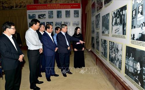 Đồng chí Trần Quốc Vượng cùng các đại biểu tham quan Khu di tích lịch sử Quốc gia đặc biệt Kim Bình. Ảnh: Quang Cường – TTXVN. Đồng chí Trần Quốc Vượng cùng các đại biểu tham quan Khu di tích lịch sử Quốc gia đặc biệt Kim Bình. Ảnh: Quang Cường – TTXVN.