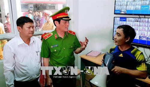 Đoàn công tác liên ngành kiểm tra thực tế tại các chung cư trên địa bàn Thành phố Hồ Chí Minh. Ảnh: Thành Chung – TTXVN Đoàn công tác liên ngành kiểm tra thực tế tại các chung cư trên địa bàn Thành phố Hồ Chí Minh. Ảnh: Thành Chung – TTXVN