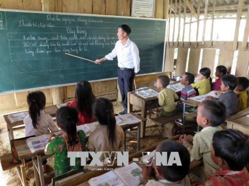 Giờ học của thầy trò điểm trường tiểu học Nậm Ún, xã Mường Bám. Ảnh: Hữu Quyết - TTXVN Giờ học của thầy trò điểm trường tiểu học Nậm Ún, xã Mường Bám. Ảnh: Hữu Quyết - TTXVN