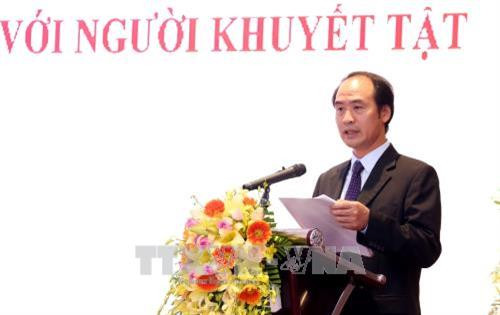 Ông Nguyễn Văn Hồi, Chánh Văn phòng Ủy ban Quốc gia về Người khuyết tật Việt Nam, Cục trưởng Cục Bảo trợ xã hội báo cáo công tác tạo việc làm đối với người khuyết tật Việt Nam tại Hội nghị. Ảnh: Anh Tuấn – TTXVN Ông Nguyễn Văn Hồi, Chánh Văn phòng Ủy ban Quốc gia về Người khuyết tật Việt Nam, Cục trưởng Cục Bảo trợ xã hội báo cáo công tác tạo việc làm đối với người khuyết tật Việt Nam tại Hội nghị. Ảnh: Anh Tuấn – TTXVN