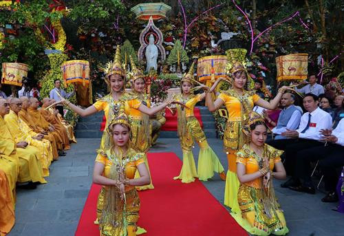 Nghi lễ chính của Lễ hội Quán Thế Âm - Ngũ Hành Sơn năm 2018 ảnh 4 Nghi lễ chính của Lễ hội Quán Thế Âm - Ngũ Hành Sơn năm 2018 ảnh 4