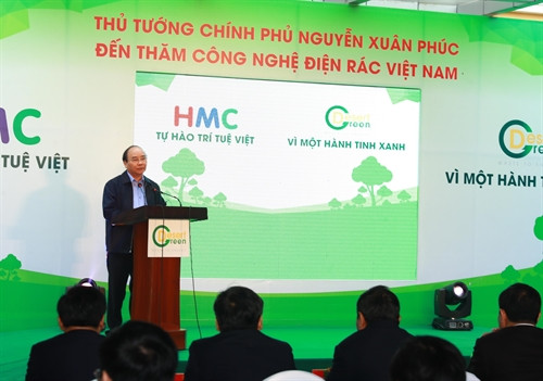 Thủ tướng Nguyễn Xuân Phúc phát biểu chỉ đạo tại buổi làm việc với lãnh đạo tỉnh, Công ty TNHH Thủy lực máy về phát triển công nghệ điện rác. Ảnh:Thống Nhất-TTXVN