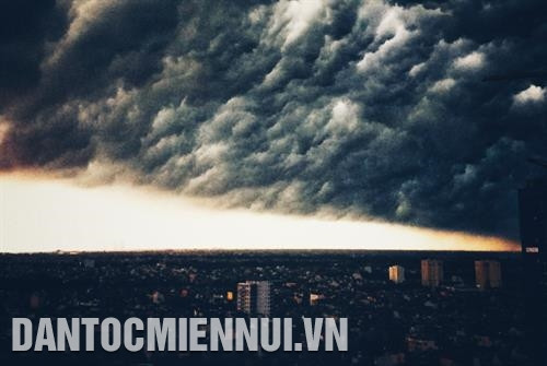 Cơn dông chiều 2/8/2018 ở Hà Nội. Ảnh: Ngọc Đức Cơn dông chiều 2/8/2018 ở Hà Nội. Ảnh: Ngọc Đức