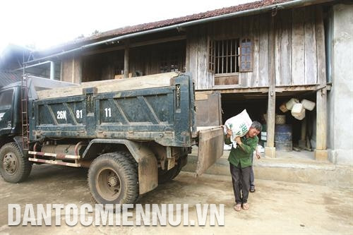 Từ các hoạt động sản xuất, kinh doanh, mỗi năm anh Quàng Văn Phiêu thu lãi hơn 400 triệu đồng