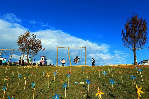 Khu Du lịch thu hút đông đảo du khách vui chơi Khu Du lịch thu hút đông đảo du khách vui chơi