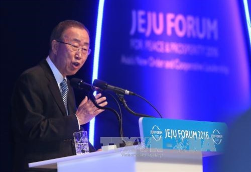 Tổng thư ký LHQ Ban Ki-moon phát biểu tại diễn đàn ở Jeju. Yonhap/TTXVN