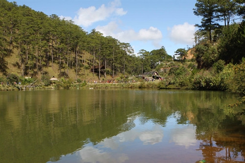 Một góc làng Cù Lần.