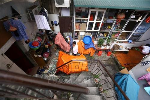 Một góc tại "xóm chạy thận" 121 Lê Thanh Nghị, Hà Nội. Ảnh: Minh Quyết – TTXVN