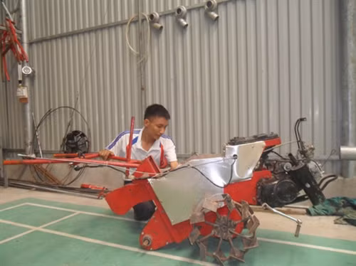 Nhà sáng chế trẻ và máy nông nghiệp “8 trong 1” ảnh 1