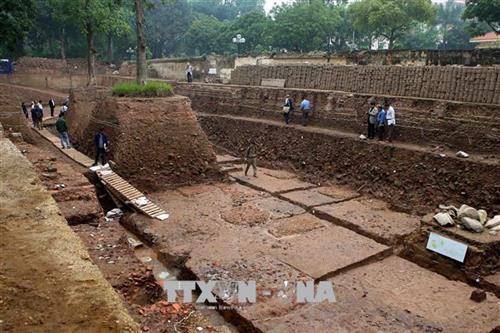 Khai quật thăm dò Khu vực chính điện Kính Thiên năm 2017. Ảnh: Thanh Tùng - TTXVN