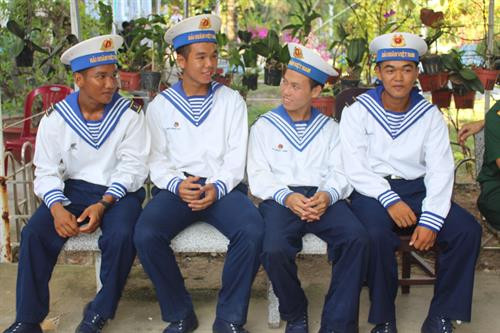 Các chiến sỹ hải quân trẻ trên đảo Song Tử Tây. Ảnh: Mai Hưng - TTXVN