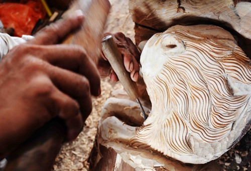 Những tác phẩm nghệ thuật được hình thành từ những bàn tay vốn chỉ biết làm nông.