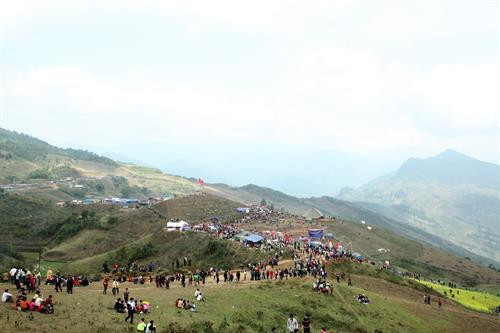 Quang cảnh lễ hội Mù Là của người Mông ở Bắc Kạn. Ảnh: Bùi Đức Hiếu-TTXVN