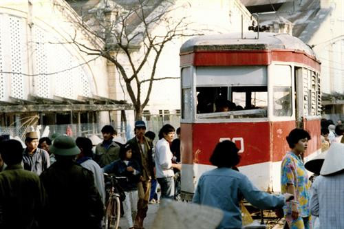 Bức ảnh này chụp khoảng năm 1975, trước khi tàu điện ngừng hoạt động vào đầu năm 1990. Ảnh: Flickr.