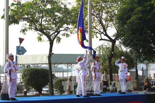 Nghi thức Thượng cờ ASEAN. Ảnh: Thanh Vũ-TTXVN