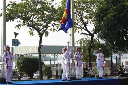 Nghi thức Thượng cờ ASEAN. Ảnh: Thanh Vũ-TTXVN
