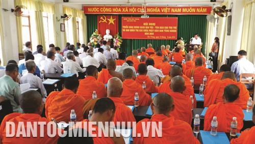 Các sư sãi, chức sắc Phật giáo Nam Tông Khmer tập huấn tại Hội nghị triển khai chính sách dân tộc - tôn giáo năm 2018. Ảnh: Sơn Hên Các sư sãi, chức sắc Phật giáo Nam Tông Khmer tập huấn tại Hội nghị triển khai chính sách dân tộc - tôn giáo năm 2018. Ảnh: Sơn Hên