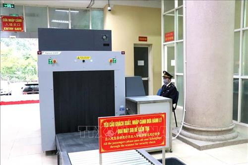 Giám sát hàng hóa, hành lý qua camera Cửa khẩu Quốc tế Thanh Thủy (Hà Giang). Ảnh: Minh Tâm-TTXVN Giám sát hàng hóa, hành lý qua camera Cửa khẩu Quốc tế Thanh Thủy (Hà Giang). Ảnh: Minh Tâm-TTXVN