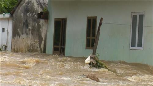 Nhiều tuyến đường ở Sơn La bị trượt ta luy dương và ngập úng do ảnh hưởng hoàn lưu bão số 3 ảnh 2 Nhiều tuyến đường ở Sơn La bị trượt ta luy dương và ngập úng do ảnh hưởng hoàn lưu bão số 3 ảnh 2
