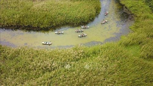 Khu du lịch Tràng An vào mùa thu. Ảnh: Minh Đức - TTXVN Khu du lịch Tràng An vào mùa thu. Ảnh: Minh Đức - TTXVN