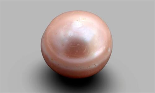 Viên ngọc trai được tìm thấy ở đảo Marawah. Ảnh: theguardian.com Viên ngọc trai được tìm thấy ở đảo Marawah. Ảnh: theguardian.com