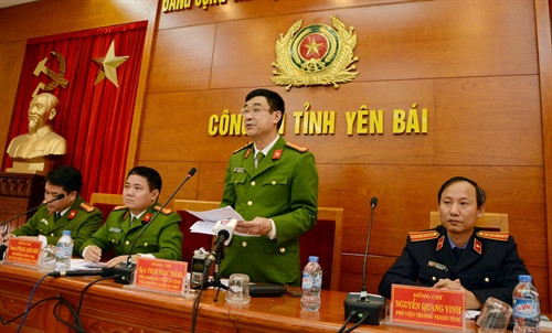 Đại tá Phạm Ngọc Thắng, Phó Giám đốc Công an tỉnh, Thủ trưởng Cơ quan cảnh sát điều tra Công an tỉnh Yên Bái thông tin cho các cơ quan báo chí về vụ án. Ảnh: Thế Duyệt – TTXVN Đại tá Phạm Ngọc Thắng, Phó Giám đốc Công an tỉnh, Thủ trưởng Cơ quan cảnh sát điều tra Công an tỉnh Yên Bái thông tin cho các cơ quan báo chí về vụ án. Ảnh: Thế Duyệt – TTXVN