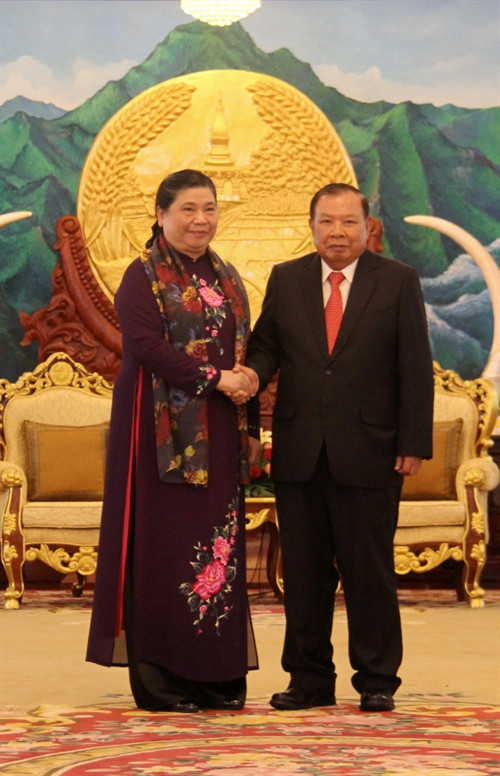 Tổng Bí thư Ban Chấp hành Trung ương Đảng nhân dân Cách mạng Lào, Chủ tịch nước CHDCND Lào Bounnhang Vorachit tiếp Phó Chủ tịch Quốc hội Tòng Thị Phóng tại thủ đô Viêng Chăn nhân dịp dự lễ tang đồng chí Saman Viyaket, nguyên Ủy viên Bộ Chính trị, nguyên Chủ tịch Quốc hội, nguyên Trưởng ban Chỉ đạo Công tác Tư tưởng, Lý luận và Văn hóa Trung ương Đảng Nhân dân Cách mạng Lào. Ảnh: Phạm Kiên – TTXVN