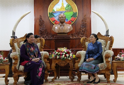 Chủ tịch Quốc hội Lào Pany Yathotou tiếp Phó Chủ tịch Quốc hội Tòng Thị Phóng tại thủ đô Viêng Chăn nhân dịp dự lễ tang đồng chí Saman Viyaket, nguyên Ủy viên Bộ Chính trị, nguyên Chủ tịch Quốc hội, nguyên Trưởng ban Chỉ đạo Công tác Tư tưởng, Lý luận và Văn hóa Trung ương Đảng Nhân dân Cách mạng Lào. Ảnh: Phạm Kiên – TTXVN