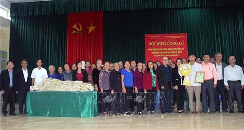 Các thành viên Hợp tác xã sản xuất Bánh đa sợi, miến của xã Liêm Tuyền, thành phố Phủ Lý chụp ảnh lưu niệm tại lễ công bố dán nhãn hiệu tập thể "Bánh đa sợi, Miến Bích Trì" Ảnh: Đại Nghĩa - TTXVN Các thành viên Hợp tác xã sản xuất Bánh đa sợi, miến của xã Liêm Tuyền, thành phố Phủ Lý chụp ảnh lưu niệm tại lễ công bố dán nhãn hiệu tập thể "Bánh đa sợi, Miến Bích Trì" Ảnh: Đại Nghĩa - TTXVN