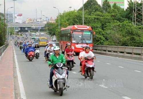 Các phương tiện giao thông thông thoáng tại khu vực từ cầu Bình Triệu hướng về Bến xe Miền Đông, Quận Bình Thạnh. Ảnh: An Hiếu - TTXVN