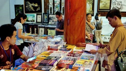 Cộng đồng phật tử thành phố, khách thập phương tham dự tuần lễ văn hóa Phật giáo 2017. Ảnh: Thế Anh-TTXVN