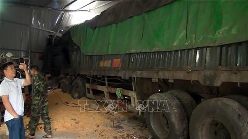 Hiện trường vụ xe tải lao vào nhà dân khiến 2 người thiệt mạng xảy ra vào tháng 9/2019 trên Quốc lộ 6 thuộc cung đèo Chiềng Đông, huyện Yên Châu. Ảnh: Hữu Quyết - TTXVN Hiện trường vụ xe tải lao vào nhà dân khiến 2 người thiệt mạng xảy ra vào tháng 9/2019 trên Quốc lộ 6 thuộc cung đèo Chiềng Đông, huyện Yên Châu. Ảnh: Hữu Quyết - TTXVN