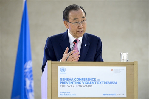 Trong ảnh (tư liệu): Tổng thư ký Liên hợp quốc Ban Ki-moon phát biểu tại hội nghị về chống chủ nghĩa cực đoan trên toàn thế giới tại Geneva (Thụy Sỹ) ngày 8/4. AFP/TTXVN