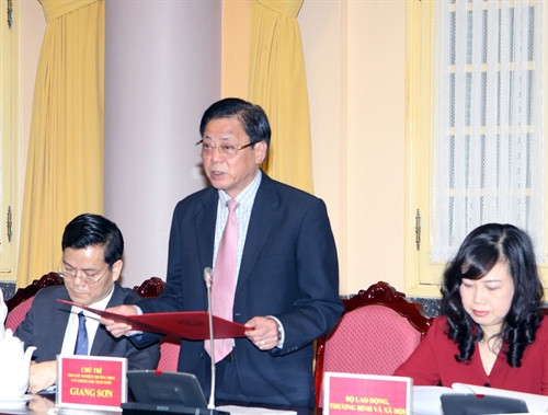 Ông Giang Sơn, Phó Chủ nhiệm Văn phòng Chủ tịch nước công bố Pháp lệnh của Chủ tịch nước Ảnh: Nguyễn Dân-TTXVN Ông Giang Sơn, Phó Chủ nhiệm Văn phòng Chủ tịch nước công bố Pháp lệnh của Chủ tịch nước Ảnh: Nguyễn Dân-TTXVN
