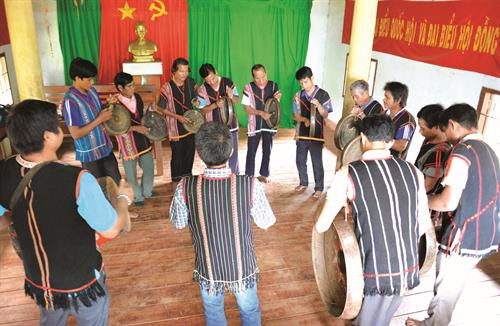 Nhiều năm qua, người Xê-đăng trên Cao nguyên Đắk Lắk luôn nỗ lực giữ gìn bản sắc văn hóa cồng chiêng.