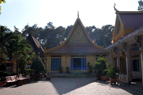 Khuôn viên chùa Âng - ngôi chùa Khmer cổ nhất ở Trà Vinh