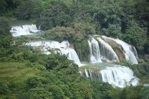 Thác Bản Giốc được chụp từ chùa Phật tích Trúc Lâm Bản Giốc